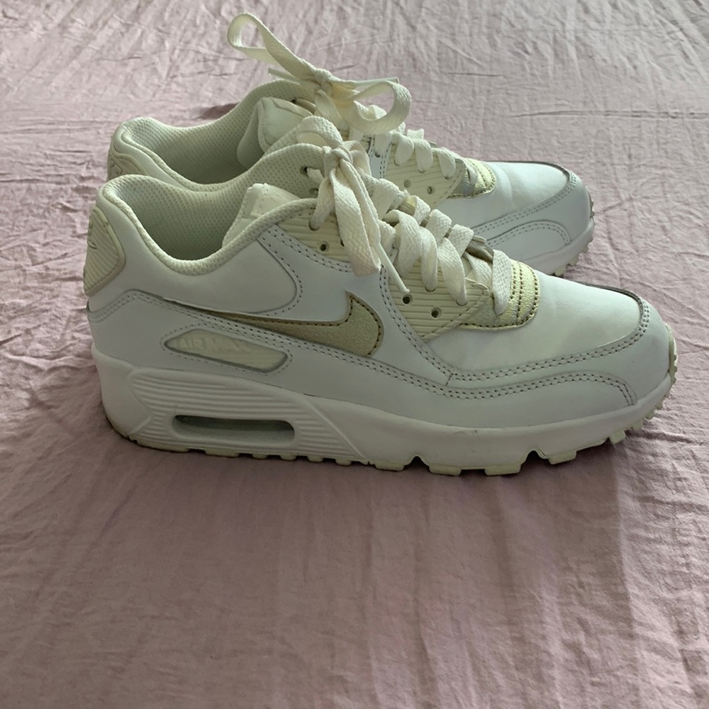 Kids Nike White & Gold Sneakers size 3.5